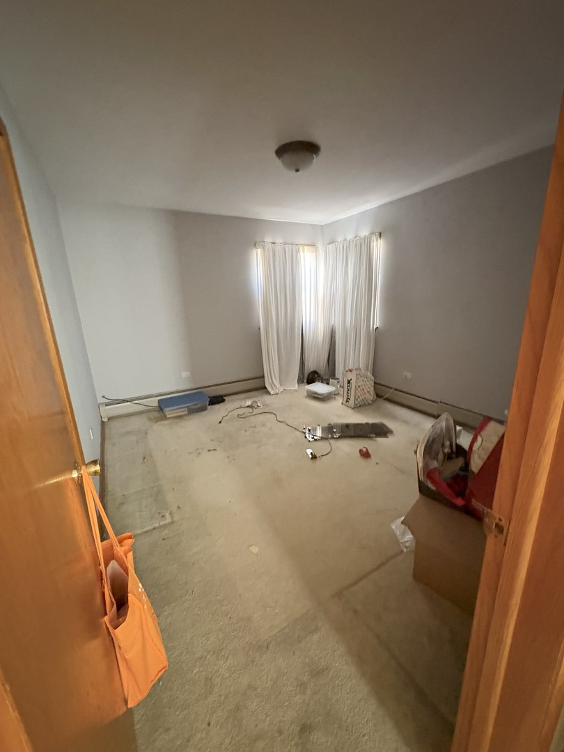 6556 W Barry Avenue #E, Chicago, IL 60634