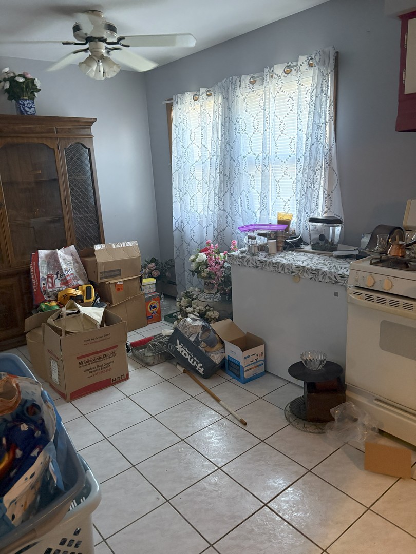 6556 W Barry Avenue #E, Chicago, IL 60634
