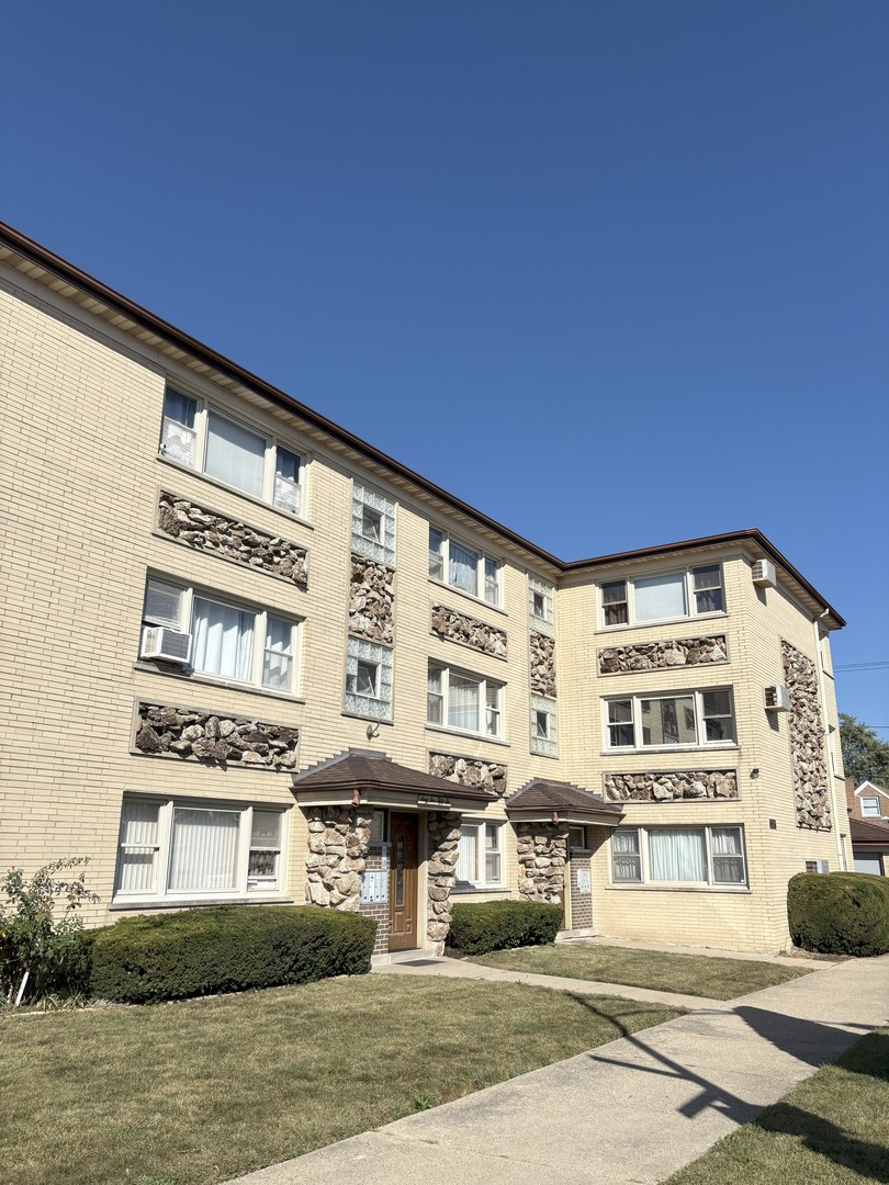 6556 W Barry Avenue #E, Chicago, IL 60634