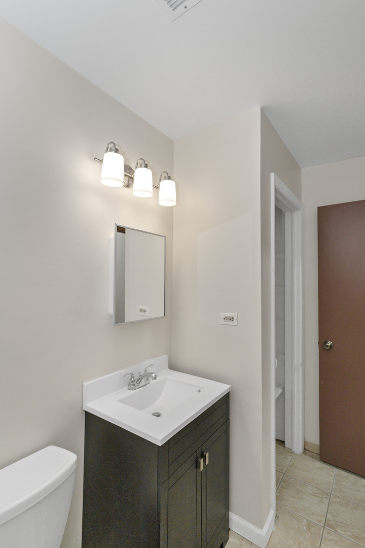 1085 Higgins Quarters Drive #104, Hoffman Estates, IL 60194