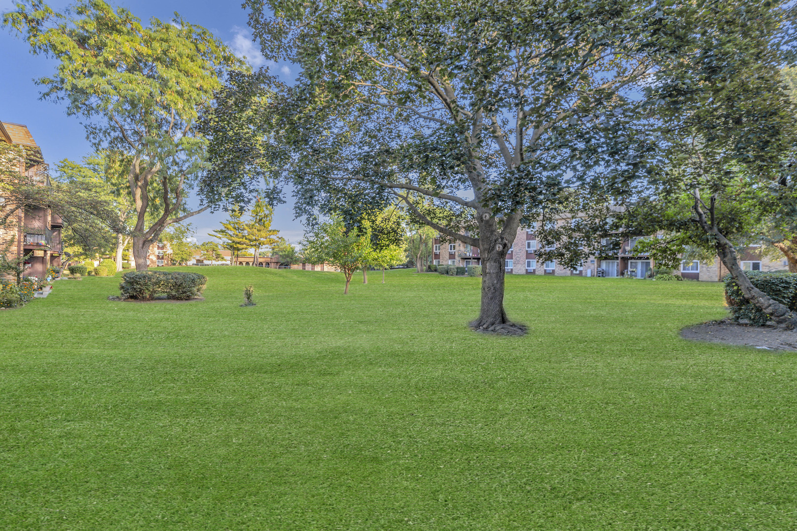 1085 Higgins Quarters Drive #104, Hoffman Estates, IL 60194