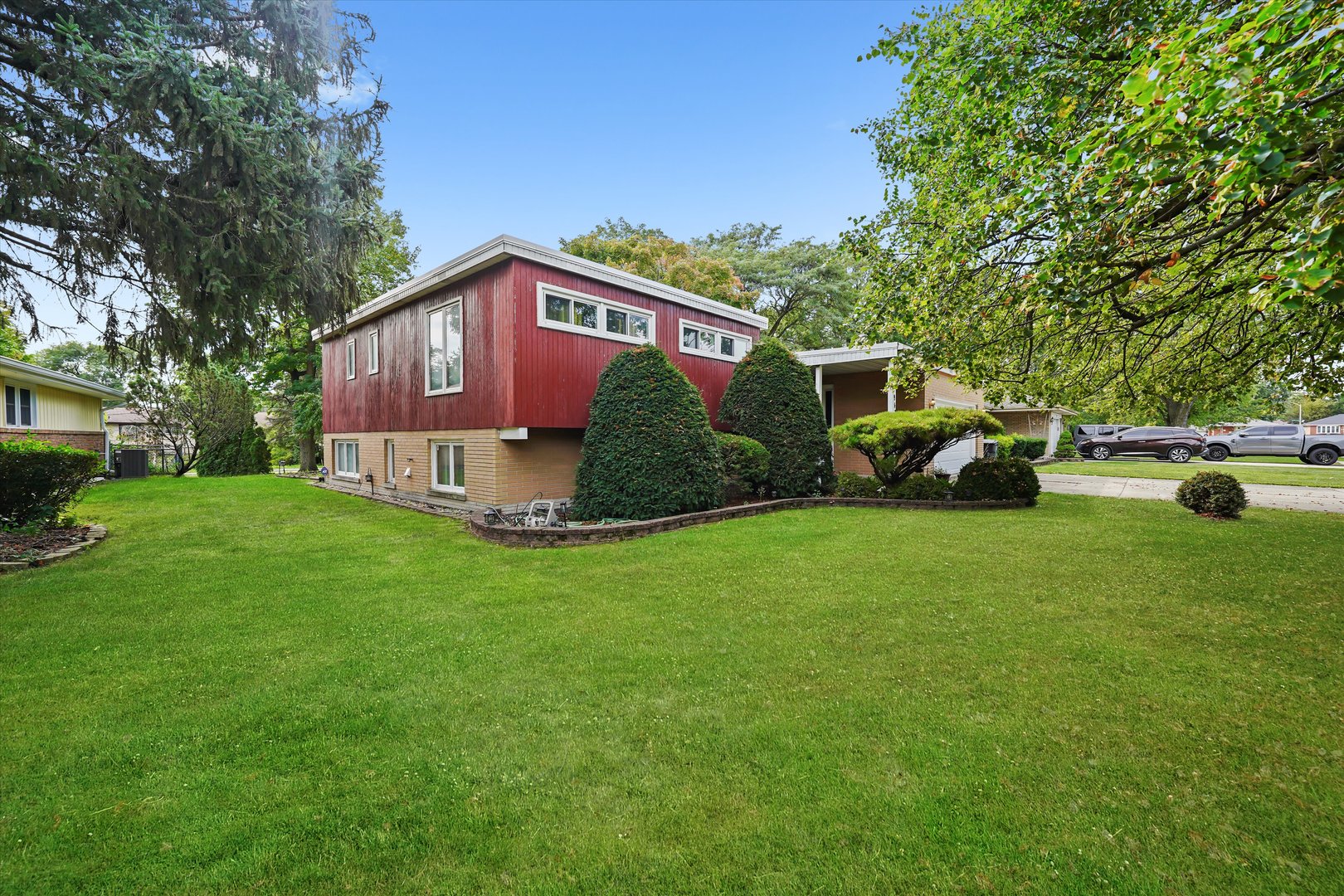 943 E 164th Court, South Holland, IL 60473
