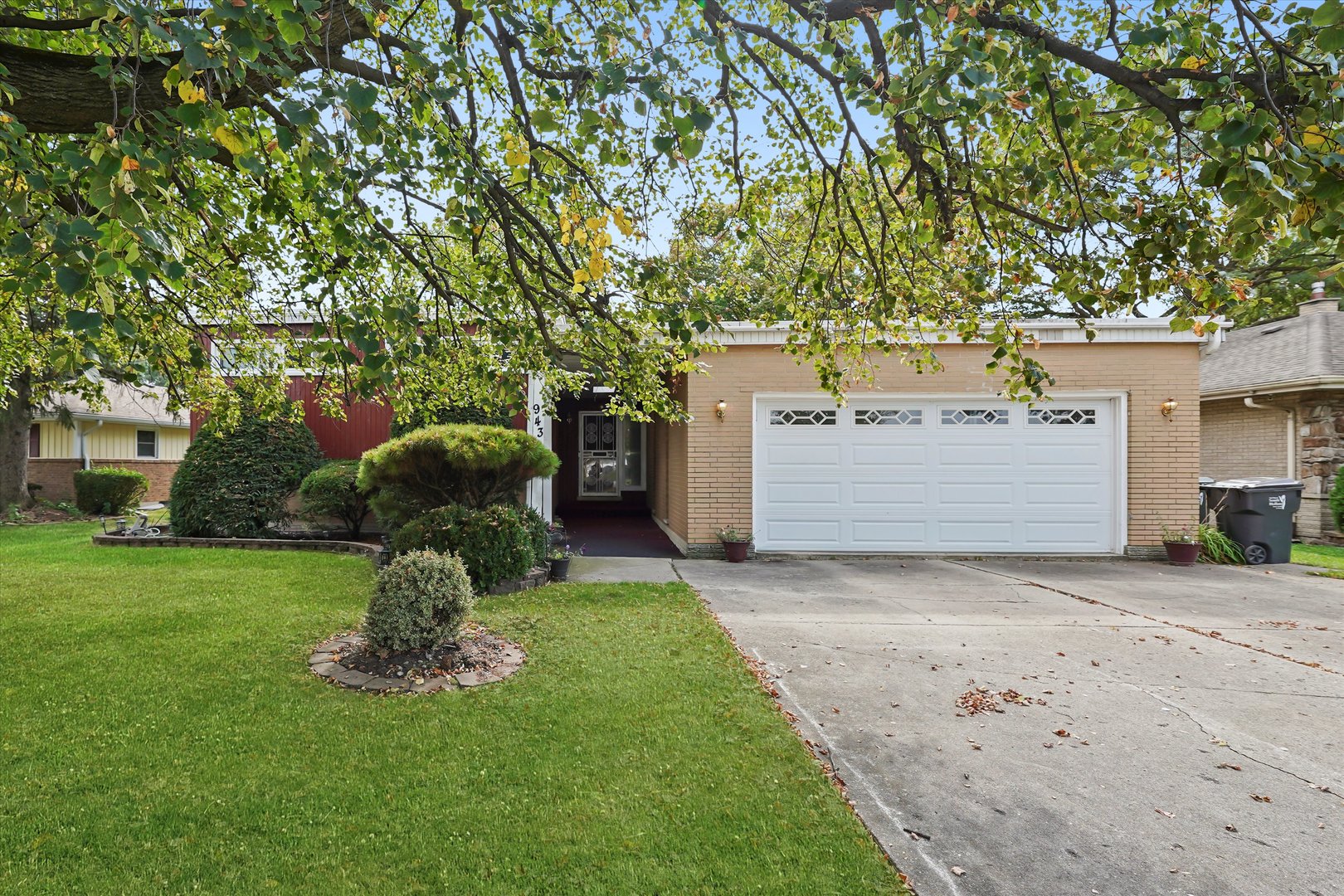 943 E 164th Court, South Holland, IL 60473
