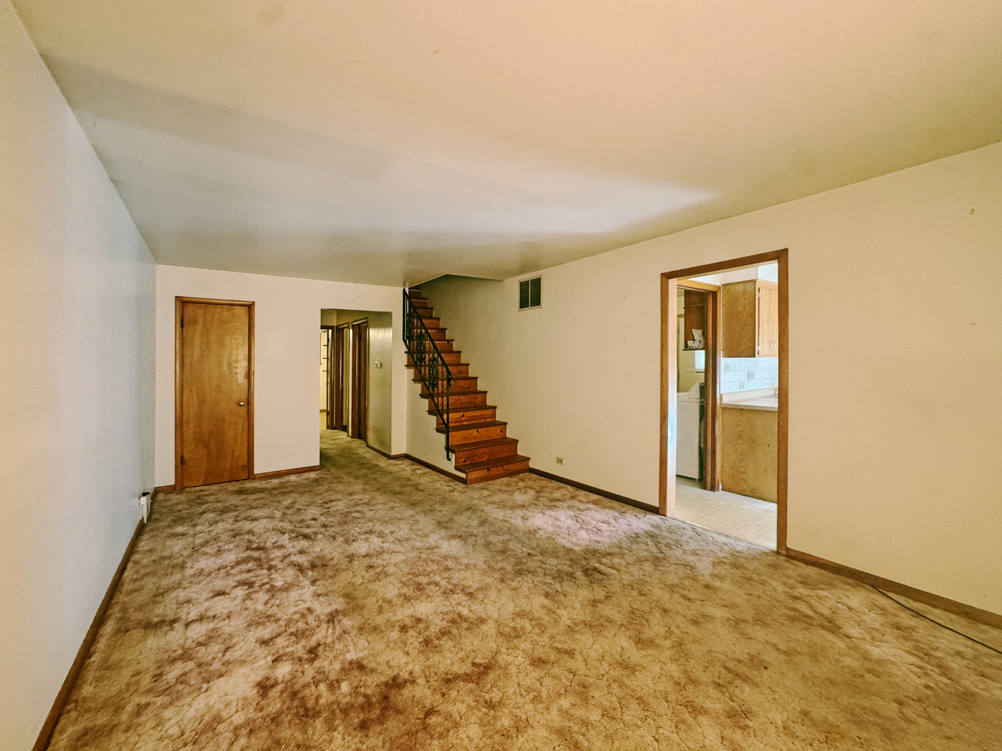 112 S Iowa Avenue, Addison, IL 60101