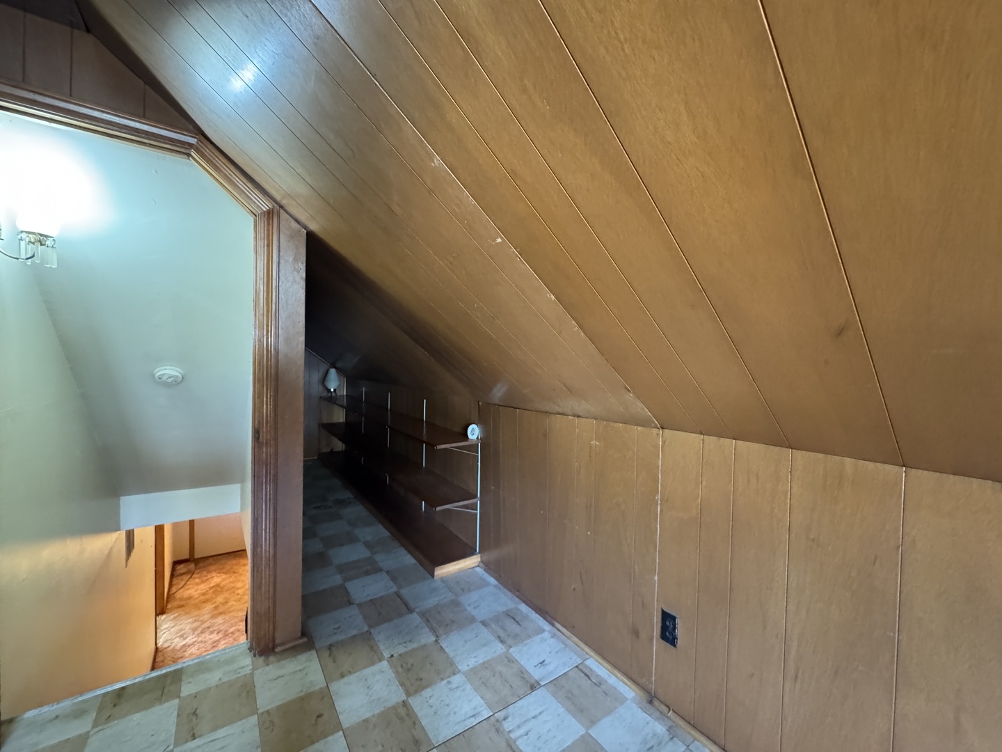 112 S Iowa Avenue, Addison, IL 60101