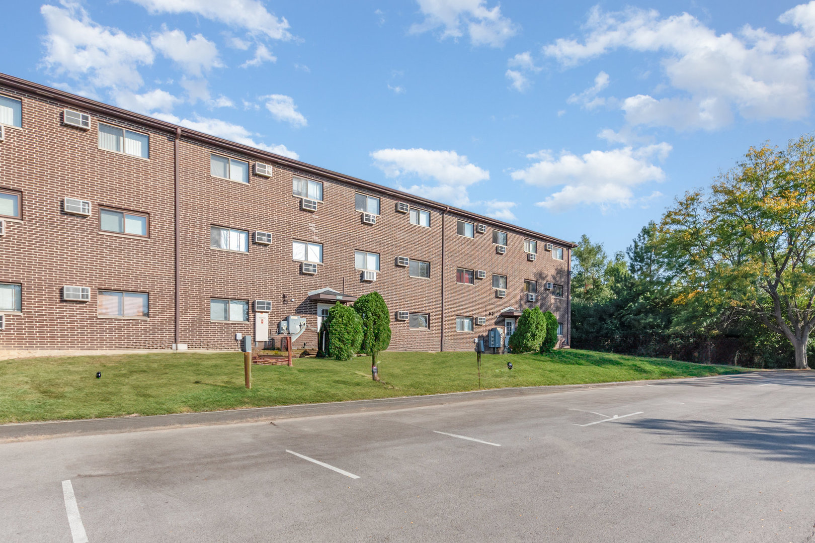 1002 Spruce Street #1B, Glendale Heights, IL 60139