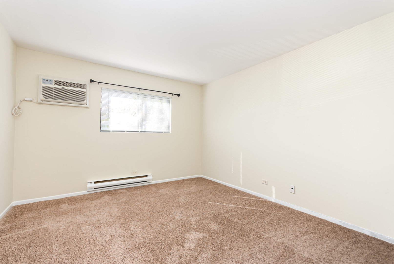 1002 Spruce Street #1B, Glendale Heights, IL 60139