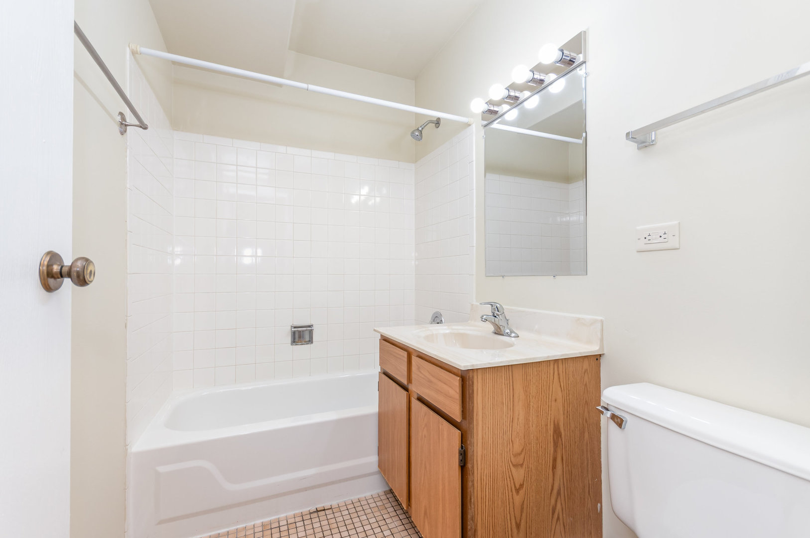 1002 Spruce Street #1B, Glendale Heights, IL 60139