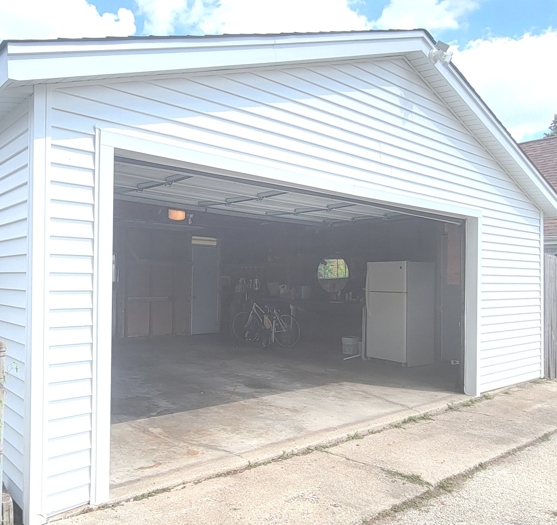 9236 Stanford Drive, Bridgeview, IL 60455