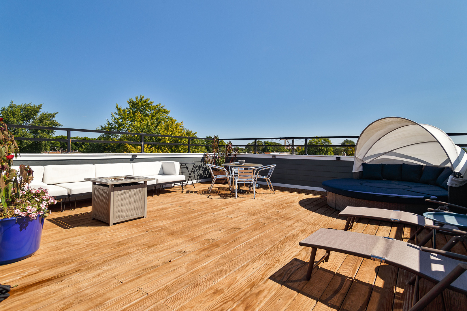 943 N Central Park Avenue, Chicago, IL 60651