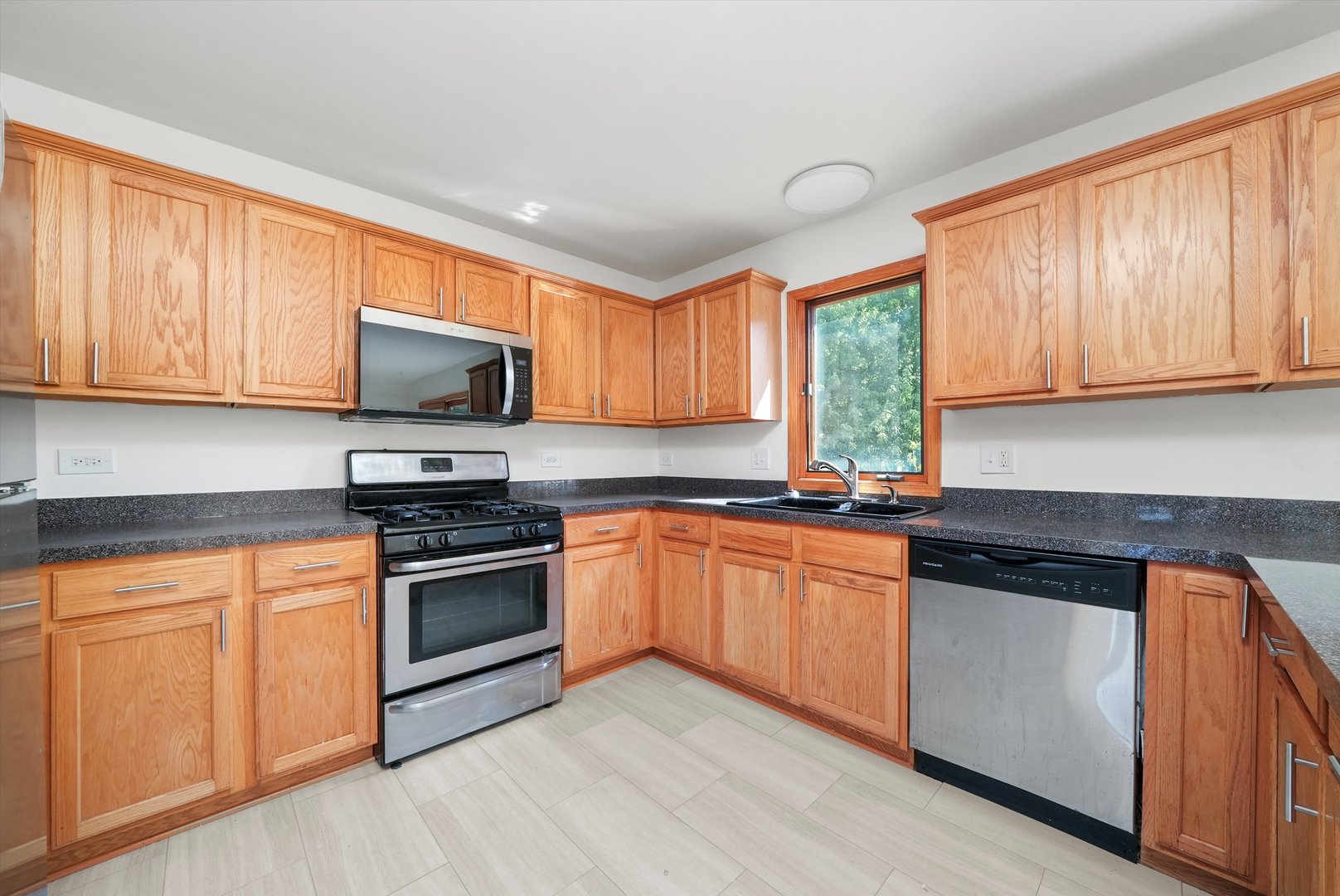 18641 Loras Court, Country Club Hills, IL 60478