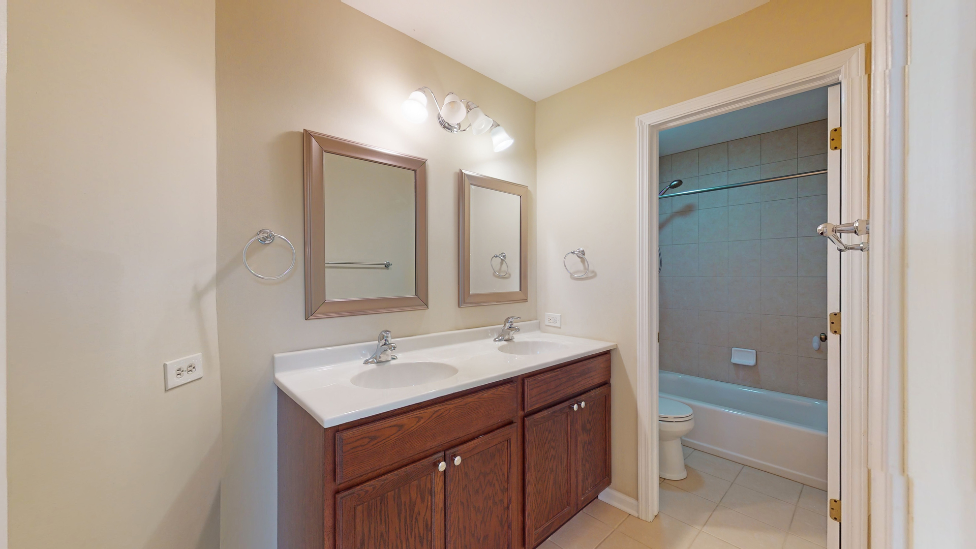 105 Willow Parkway #105, Buffalo Grove, IL 60089