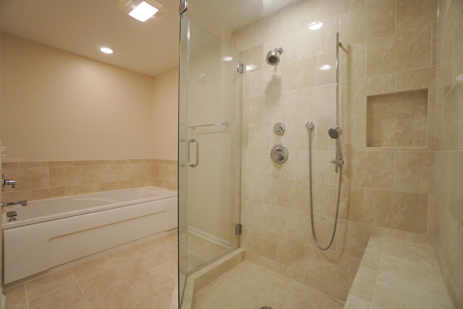 105 Willow Parkway #105, Buffalo Grove, IL 60089