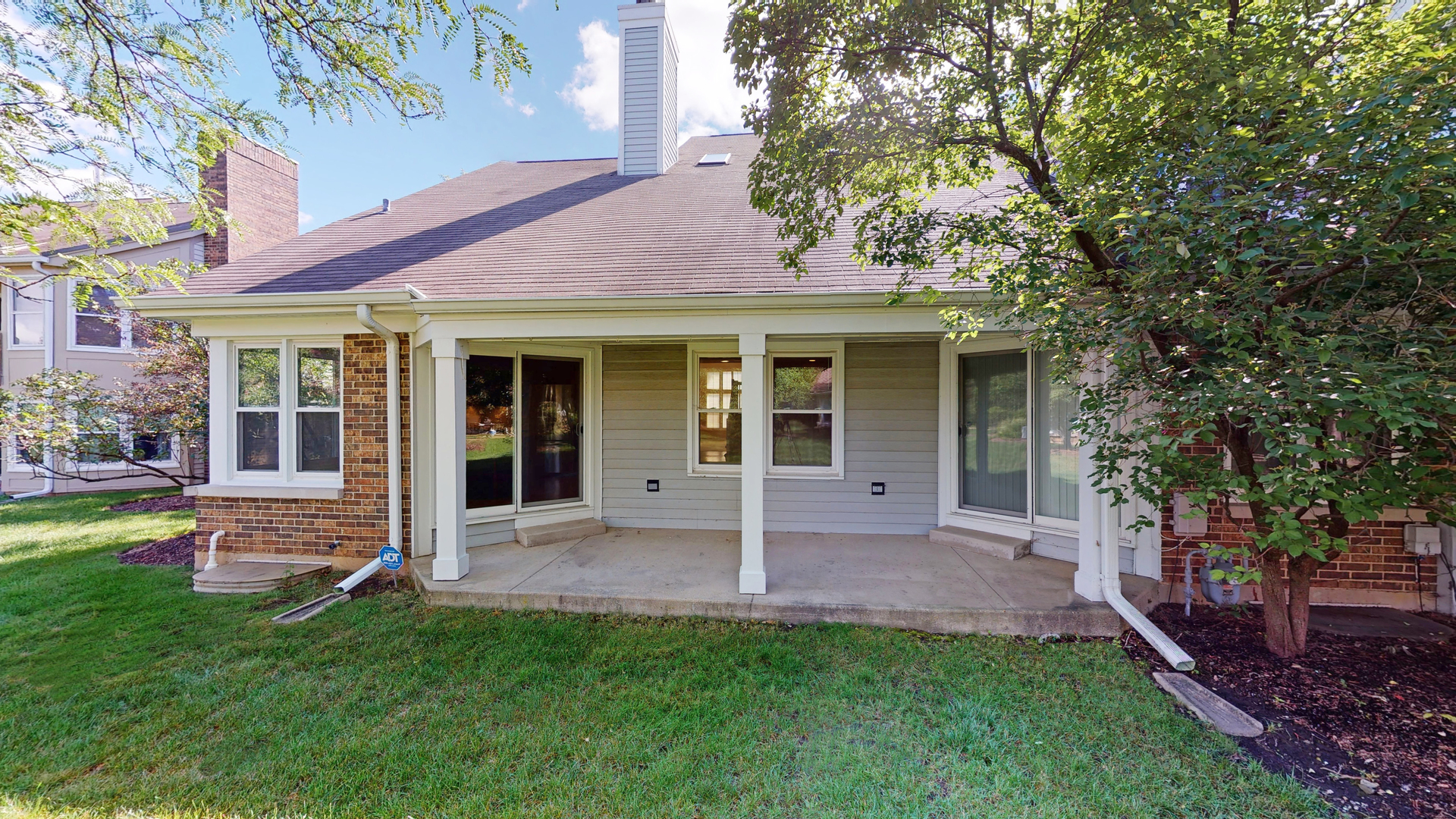 105 Willow Parkway #105, Buffalo Grove, IL 60089