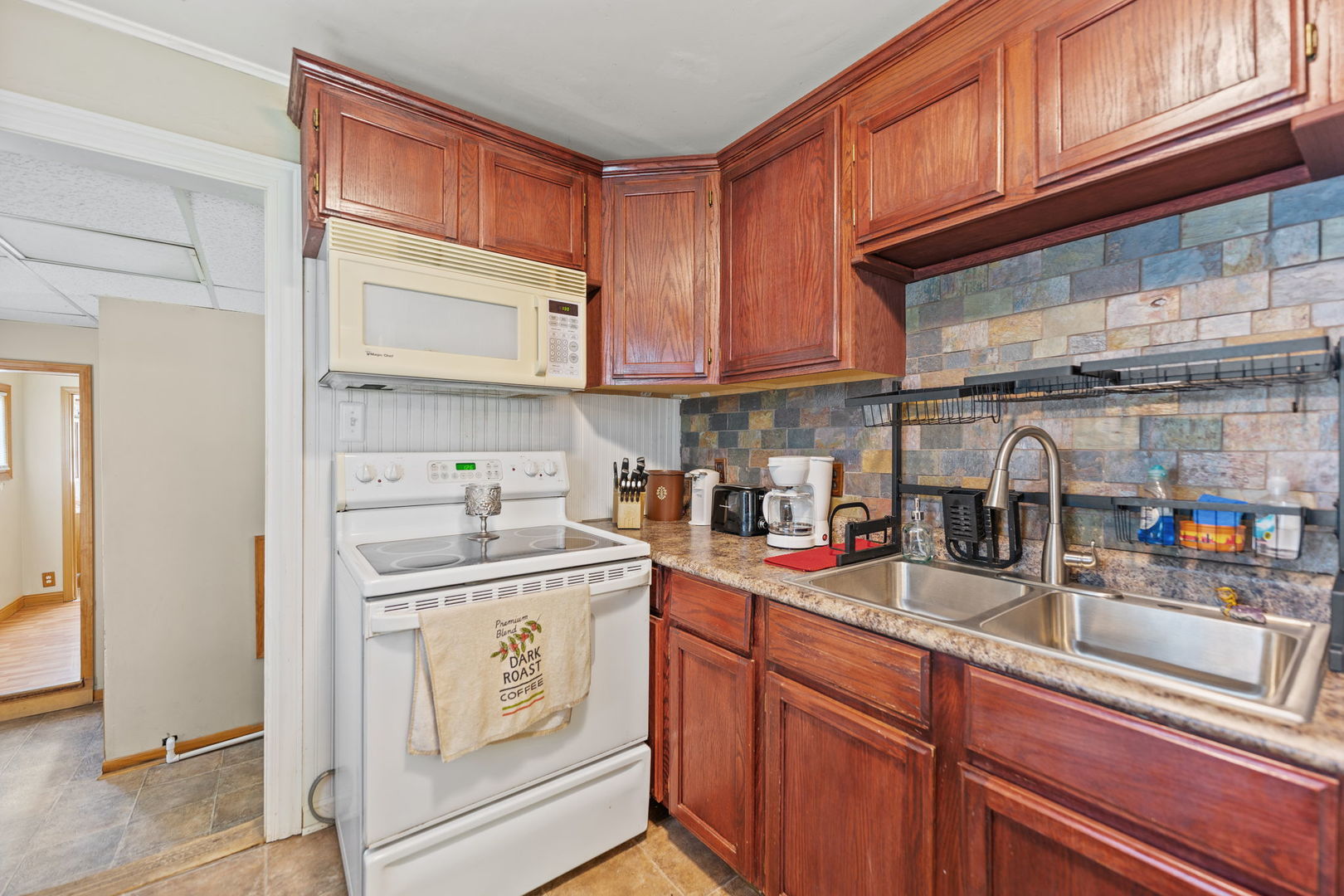 901 E Babcock Avenue, Addison, IL 60101