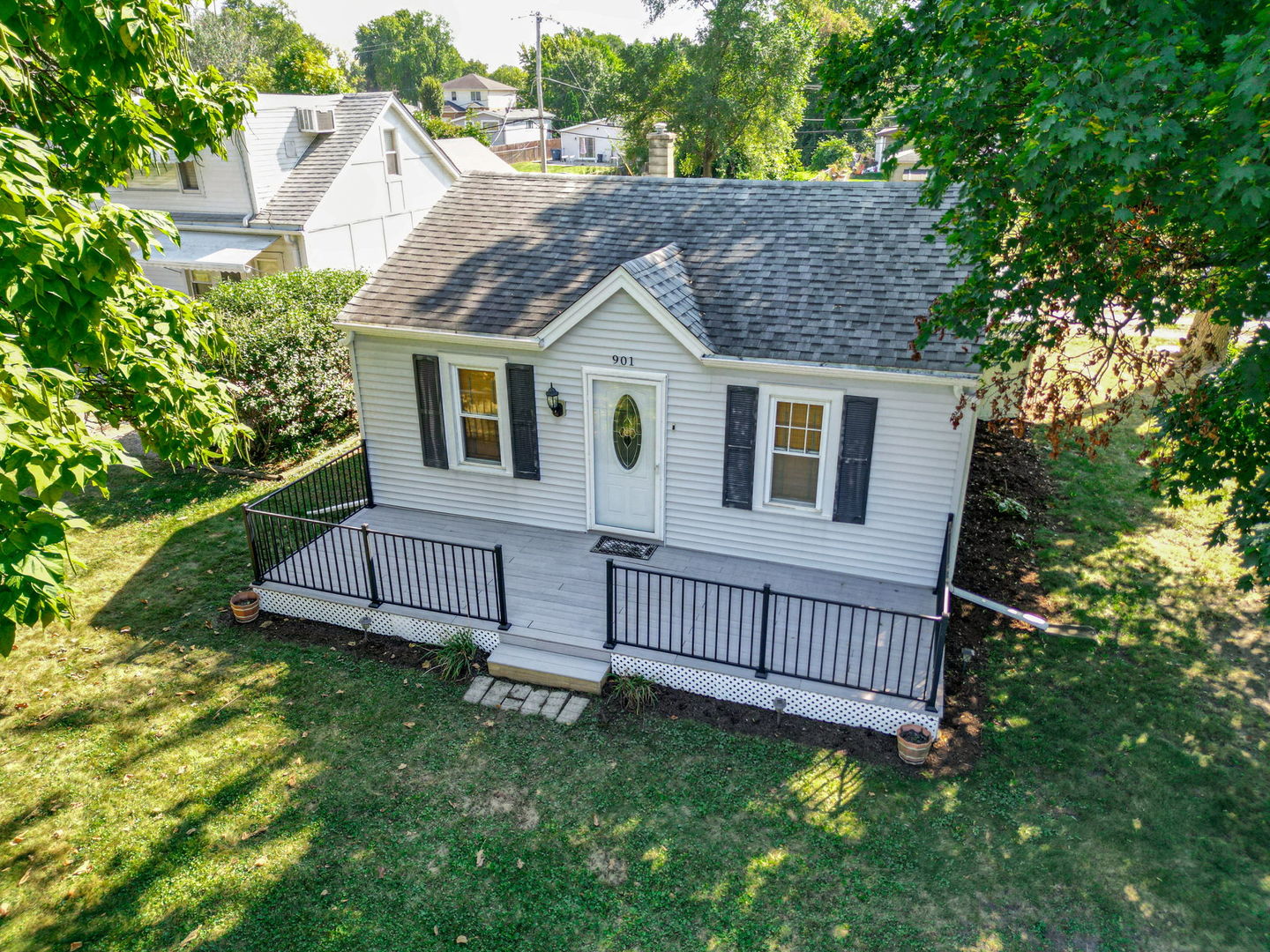 901 E Babcock Avenue, Addison, IL 60101