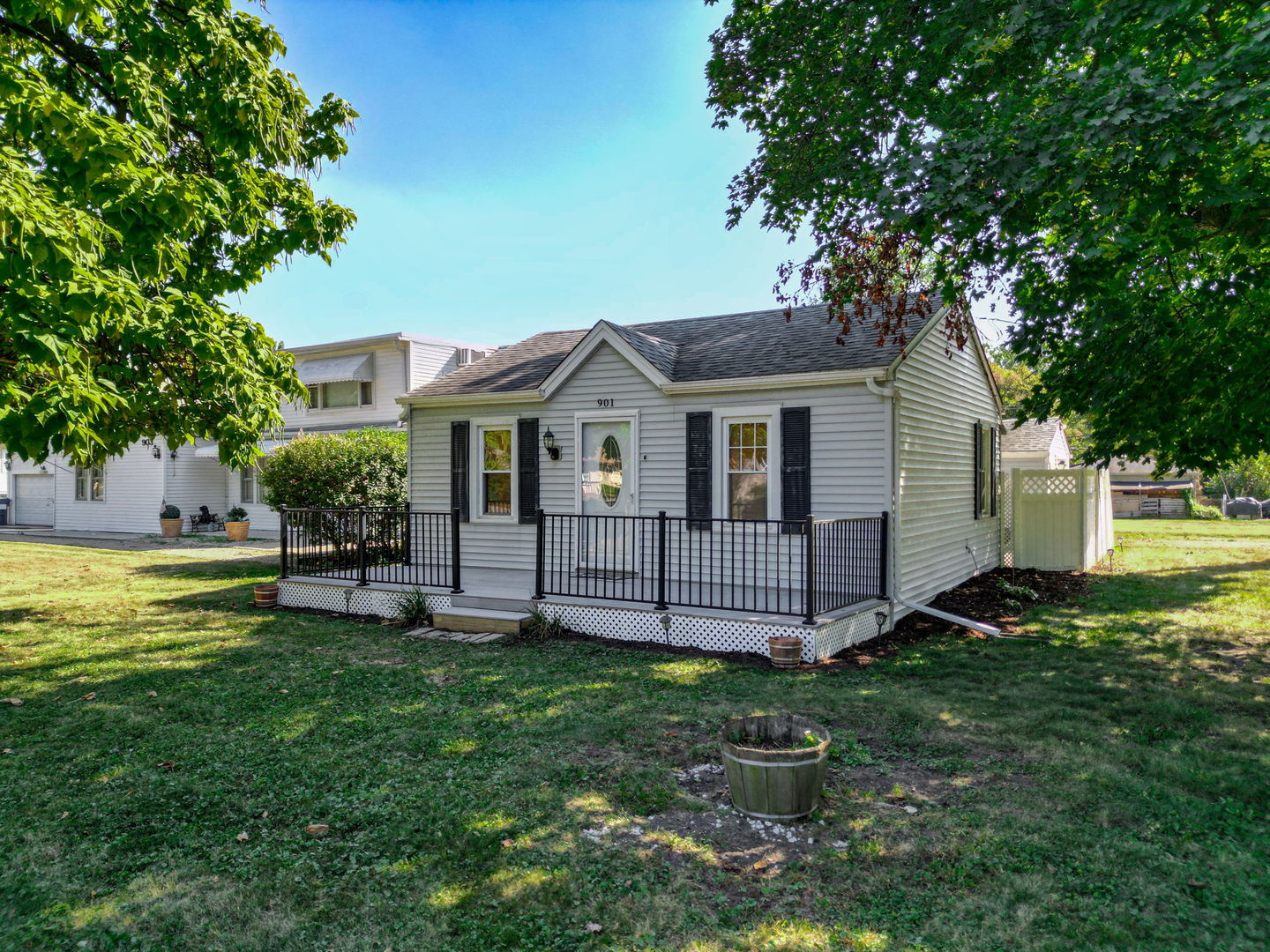 901 E Babcock Avenue, Addison, IL 60101