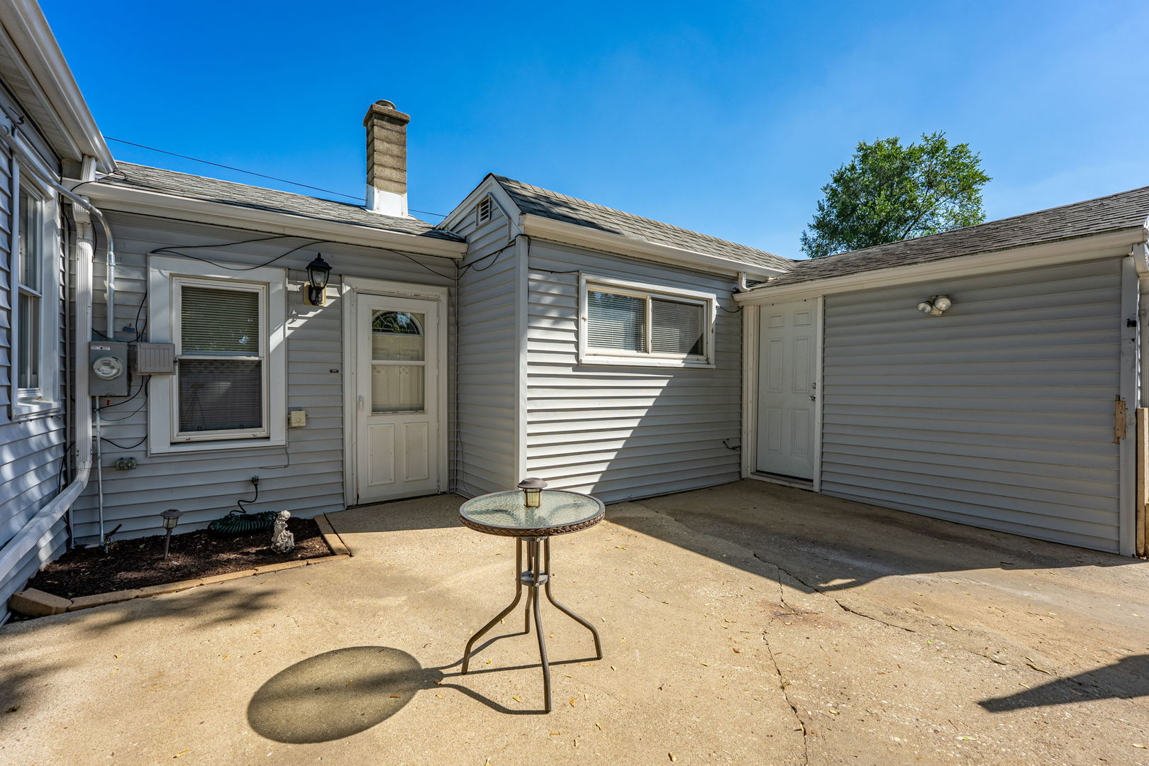 901 E Babcock Avenue, Addison, IL 60101