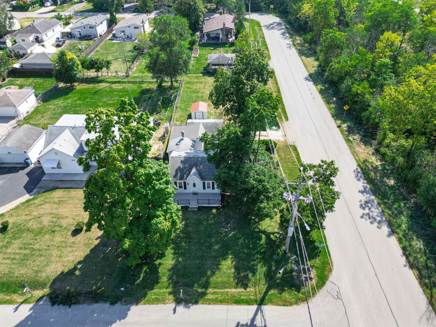 901 E Babcock Avenue, Addison, IL 60101