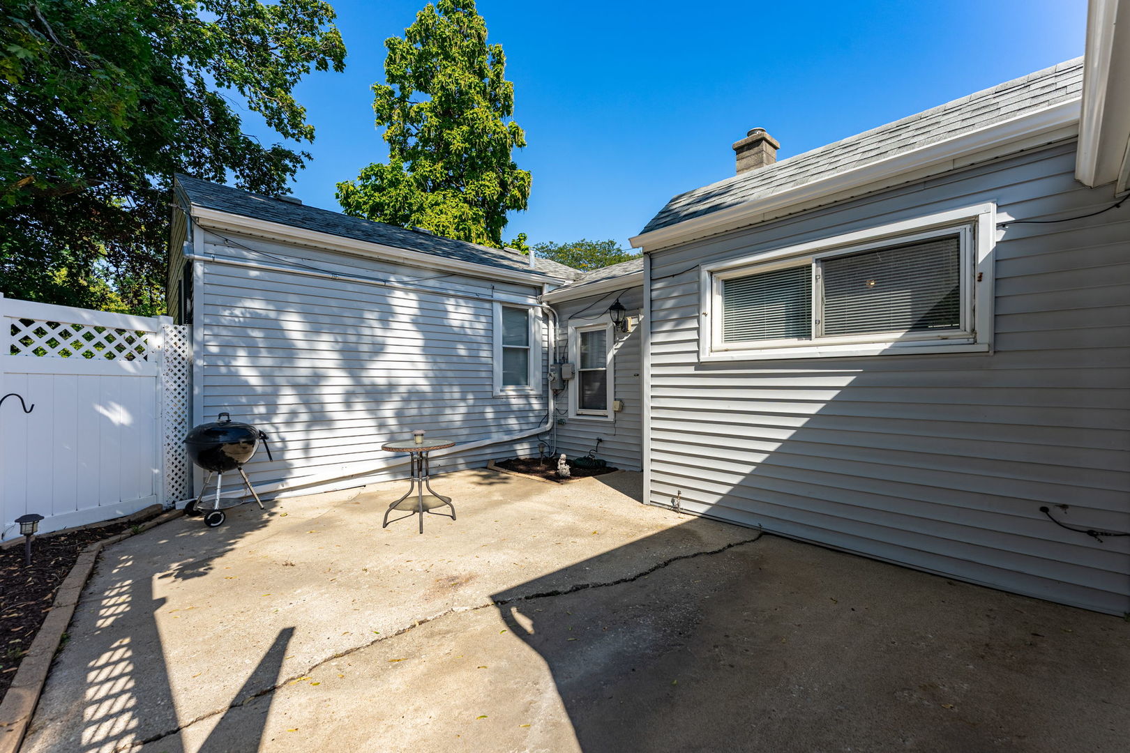 901 E Babcock Avenue, Addison, IL 60101
