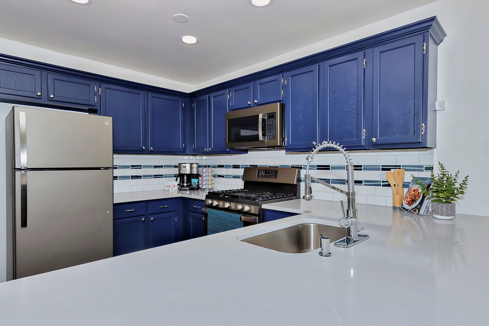 2355 Masters Lane, Round Lake Beach, IL 60073