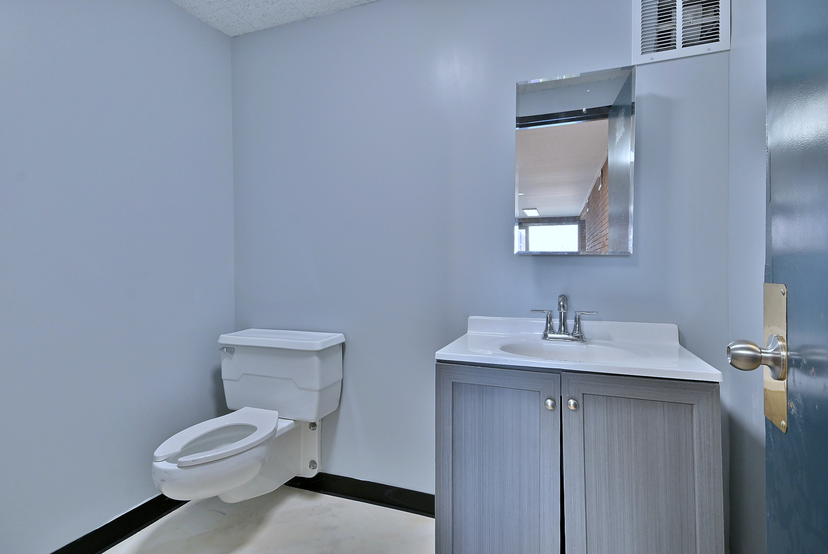 515 LUNT Avenue, Schaumburg, IL 60193