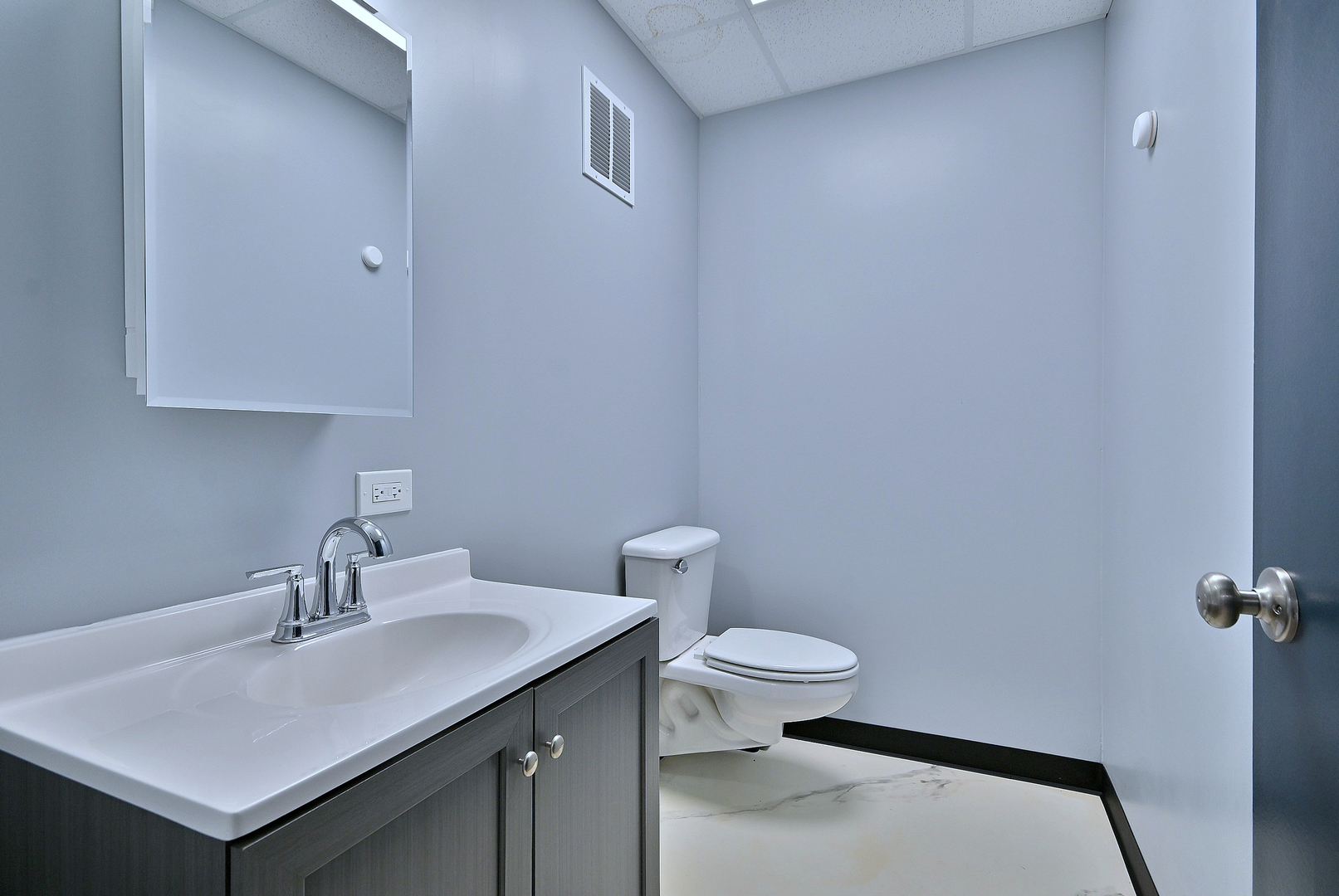 515 LUNT Avenue, Schaumburg, IL 60193