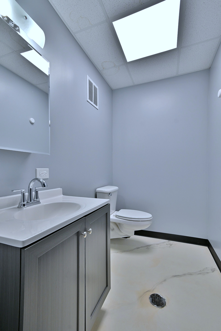 515 LUNT Avenue, Schaumburg, IL 60193