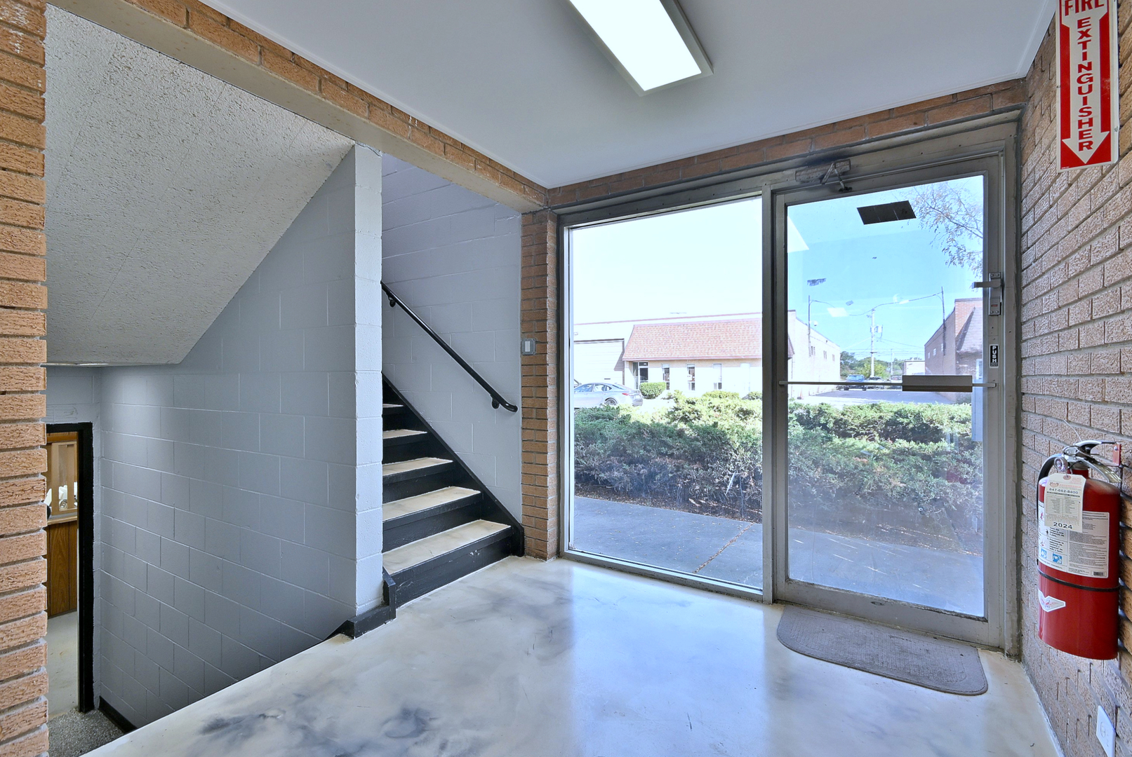 515 LUNT Avenue, Schaumburg, IL 60193