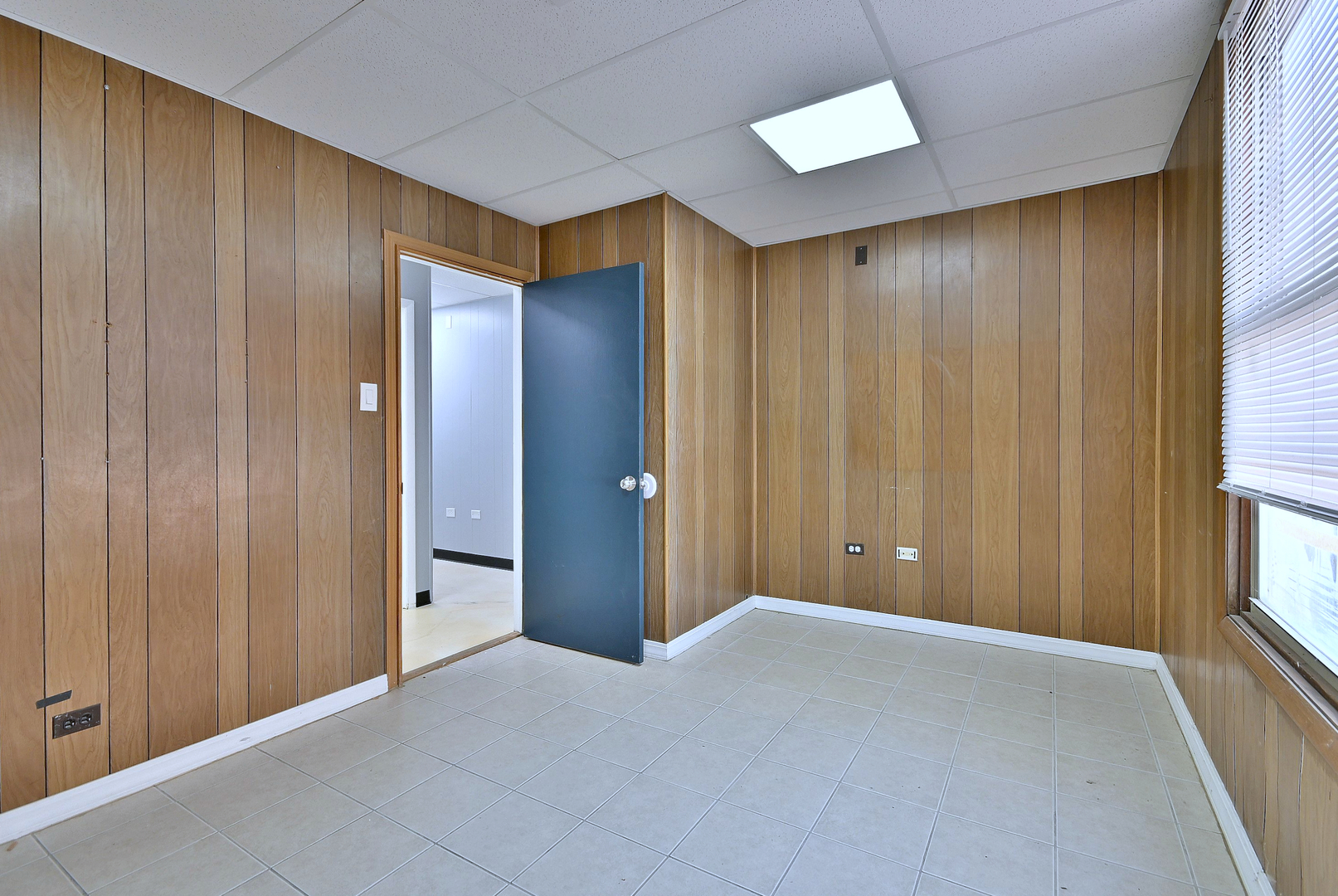 515 LUNT Avenue, Schaumburg, IL 60193