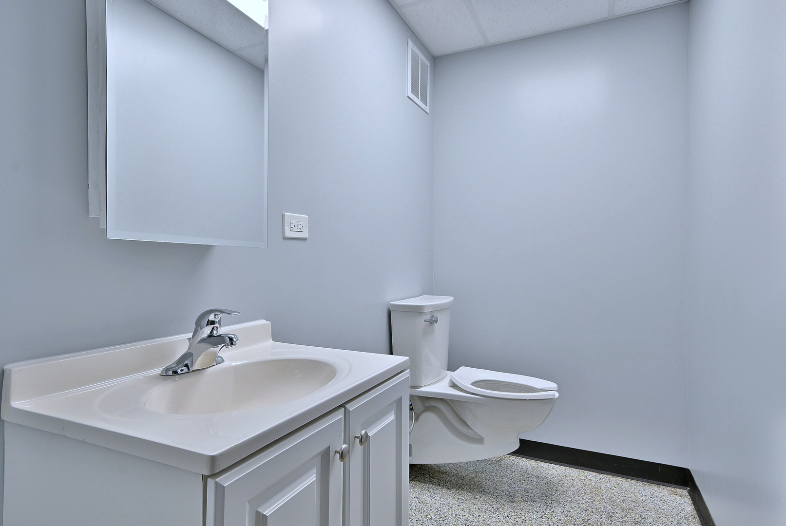 515 LUNT Avenue, Schaumburg, IL 60193