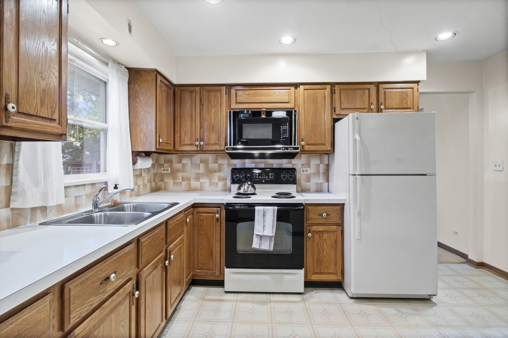 1194 Cedar Lane, Elk Grove Village, IL 60007