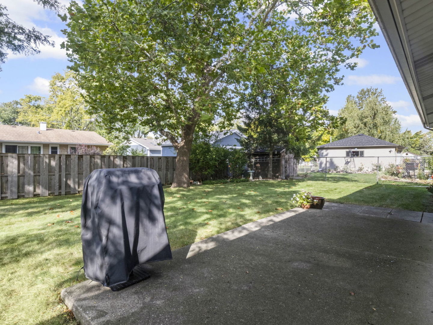 1194 Cedar Lane, Elk Grove Village, IL 60007