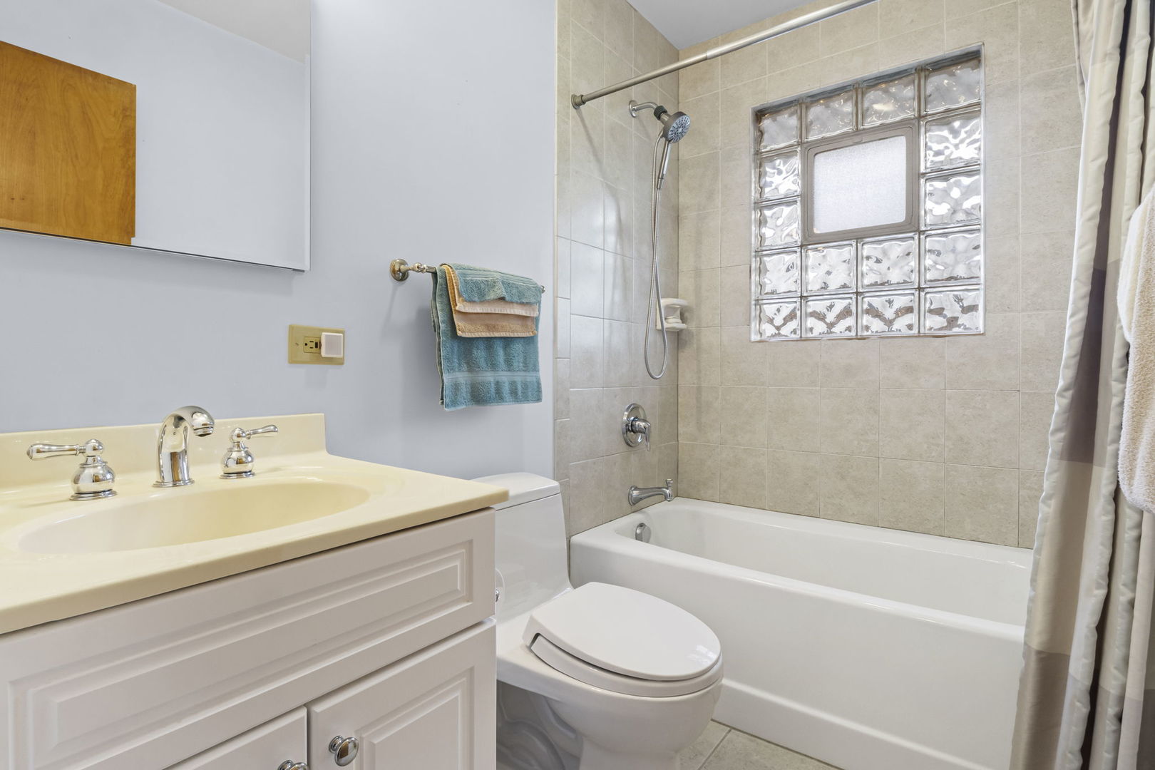 1194 Cedar Lane, Elk Grove Village, IL 60007