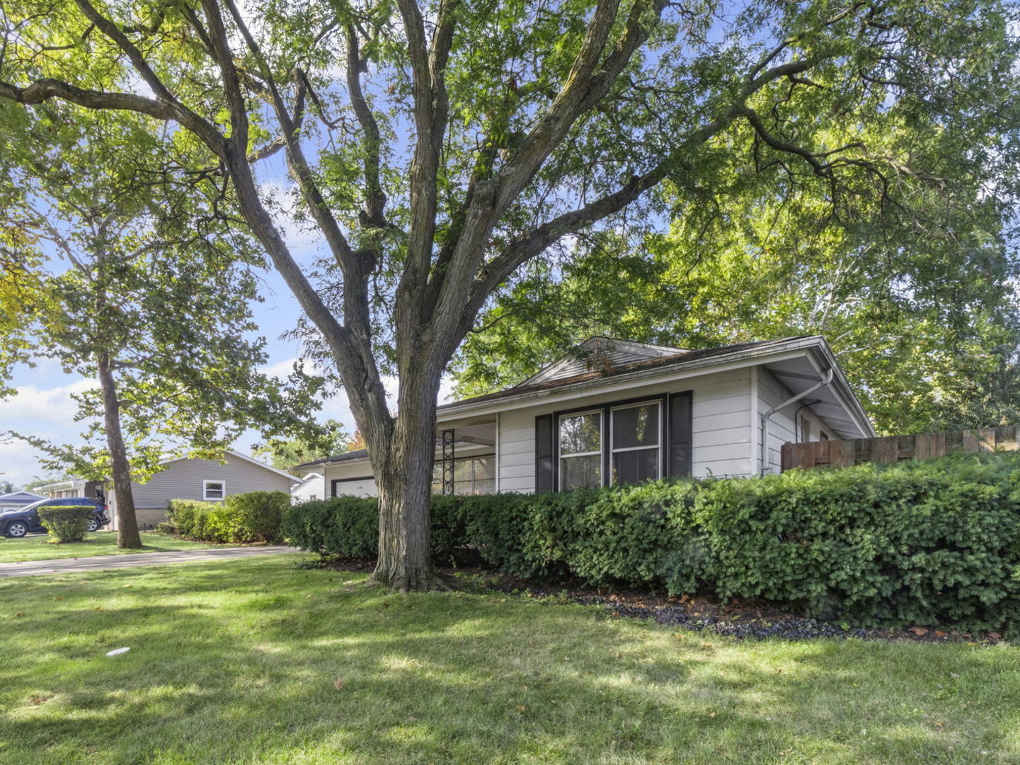 1194 Cedar Lane, Elk Grove Village, IL 60007