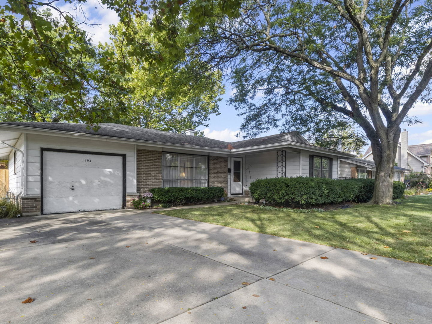 1194 Cedar Lane, Elk Grove Village, IL 60007