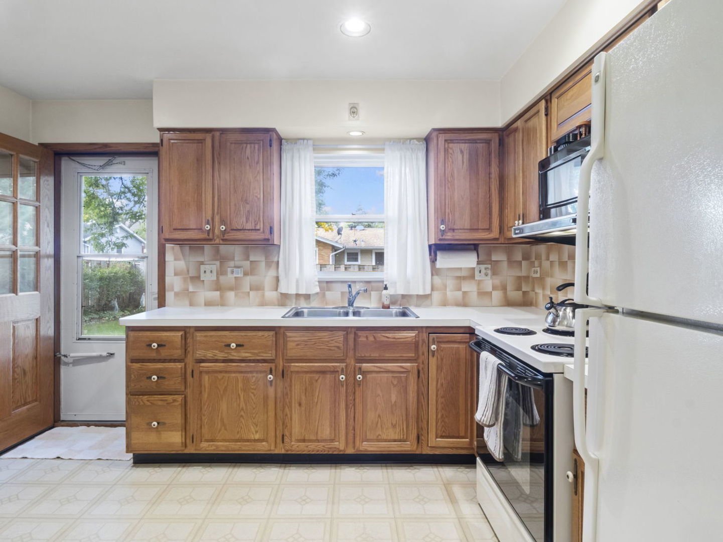 1194 Cedar Lane, Elk Grove Village, IL 60007