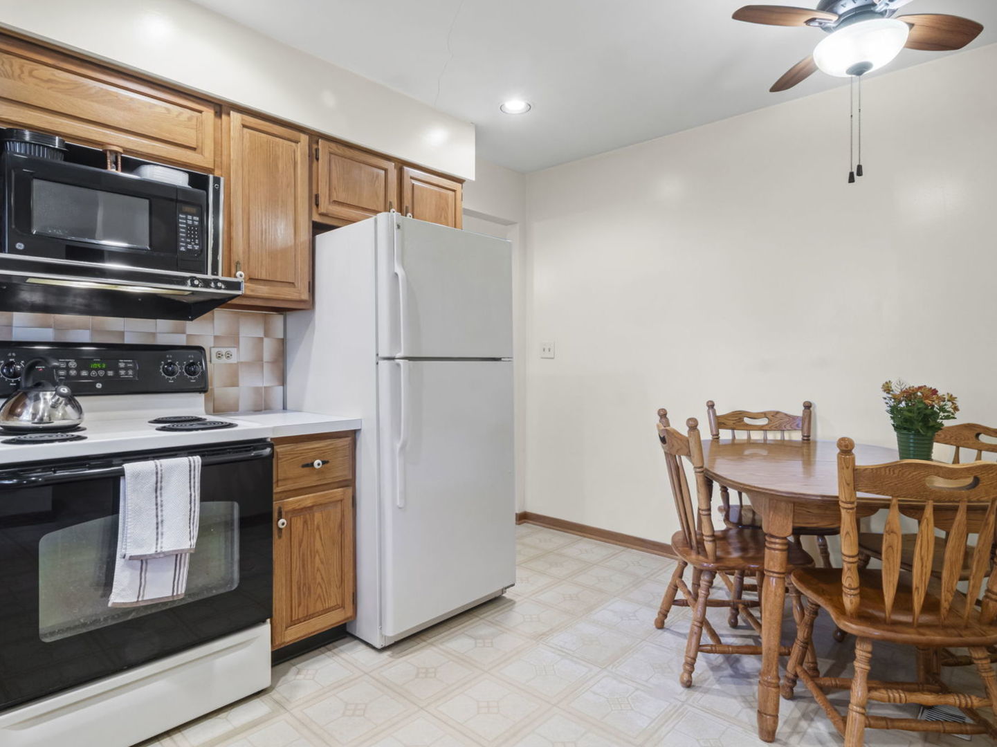 1194 Cedar Lane, Elk Grove Village, IL 60007