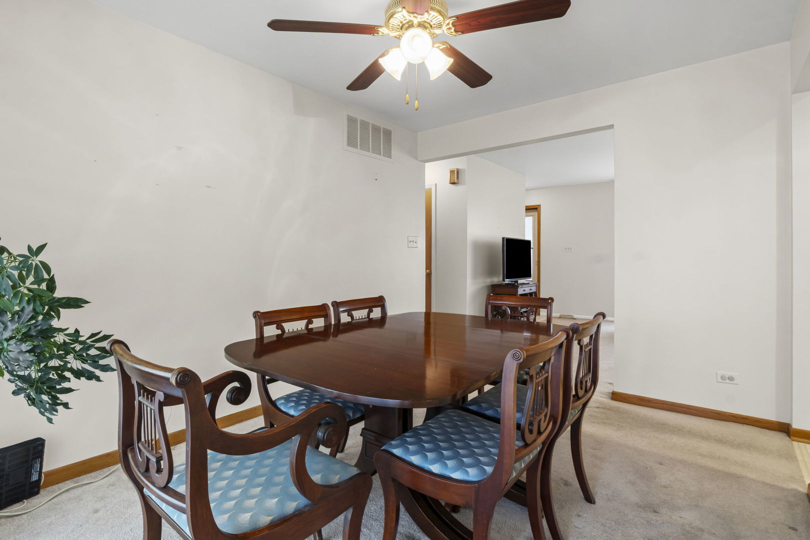 1194 Cedar Lane, Elk Grove Village, IL 60007