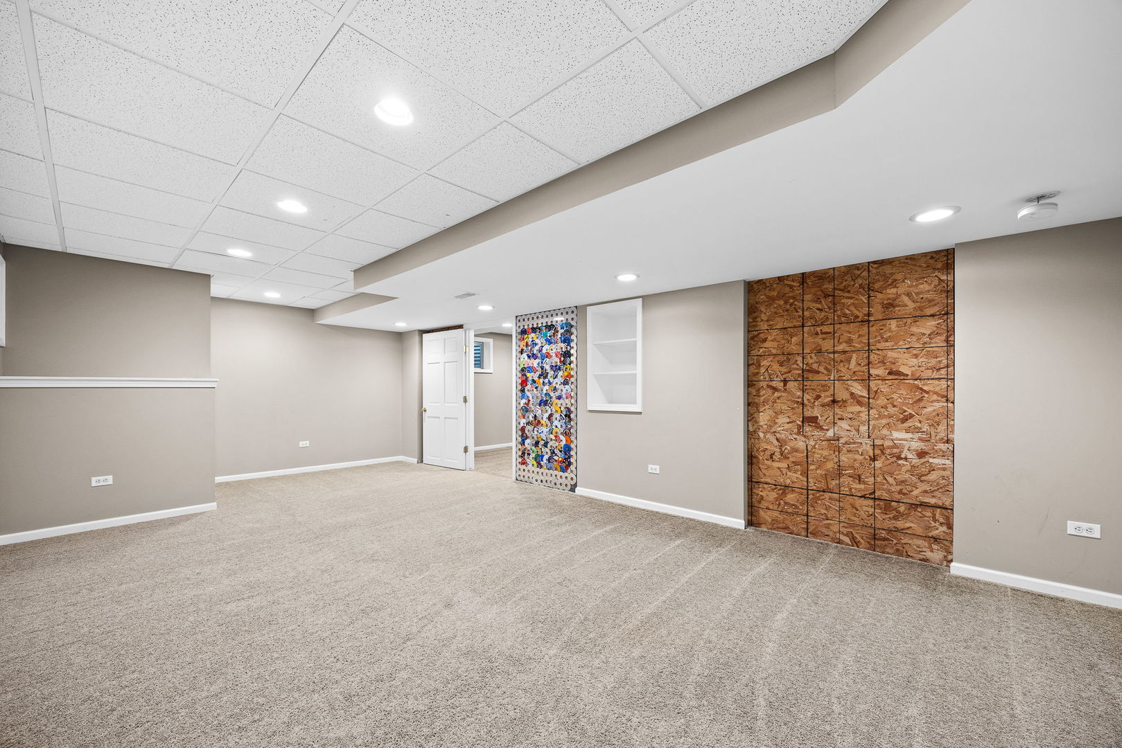 719 Pinecreek Drive, North Aurora, IL 60542