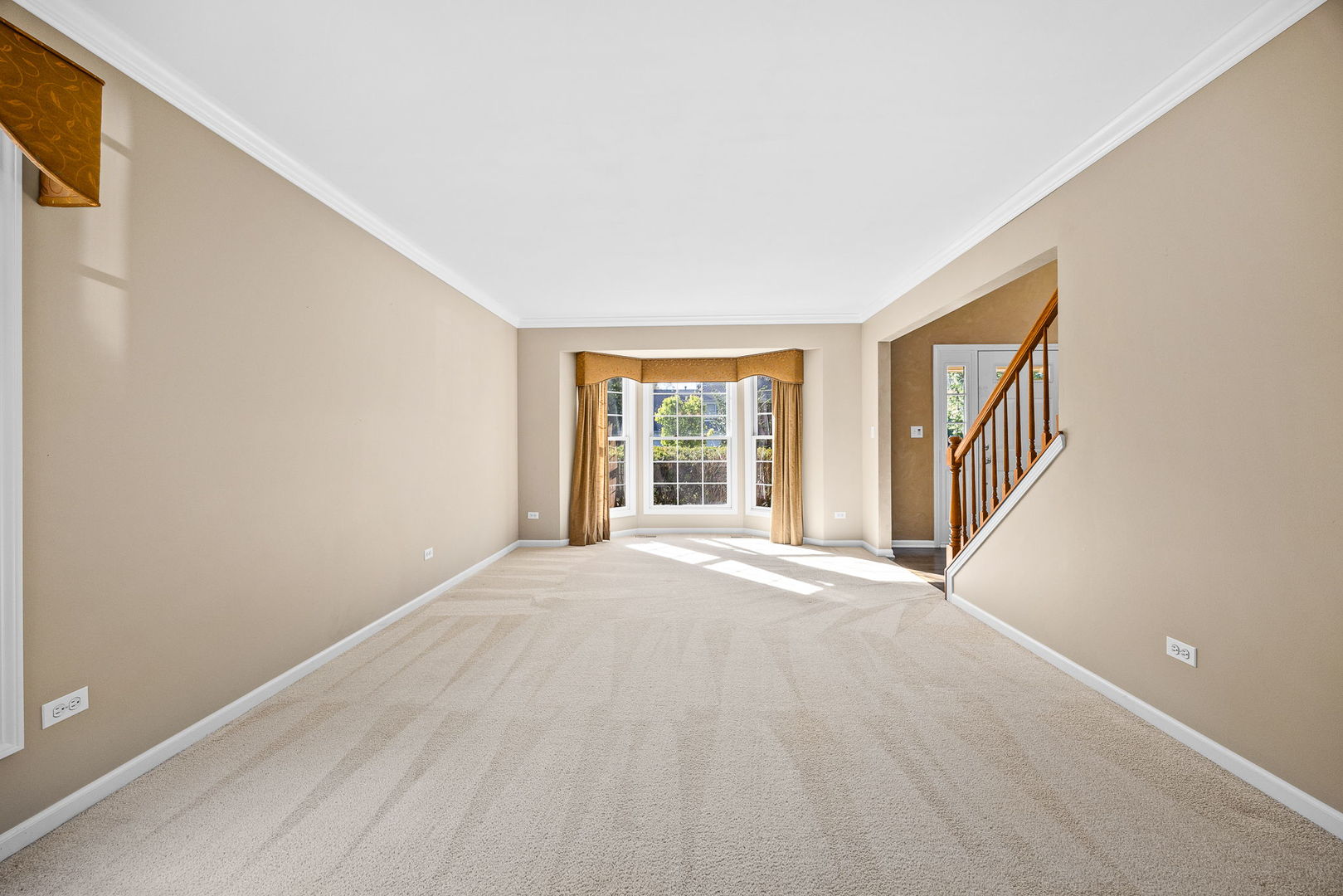 719 Pinecreek Drive, North Aurora, IL 60542