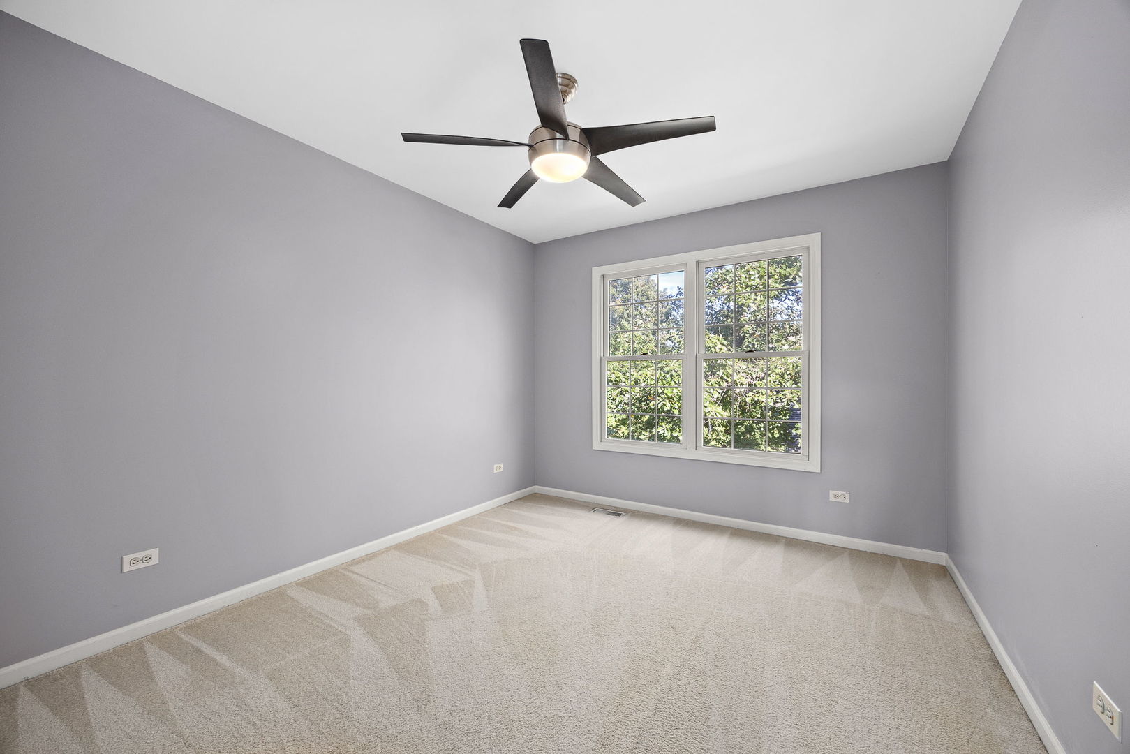 719 Pinecreek Drive, North Aurora, IL 60542