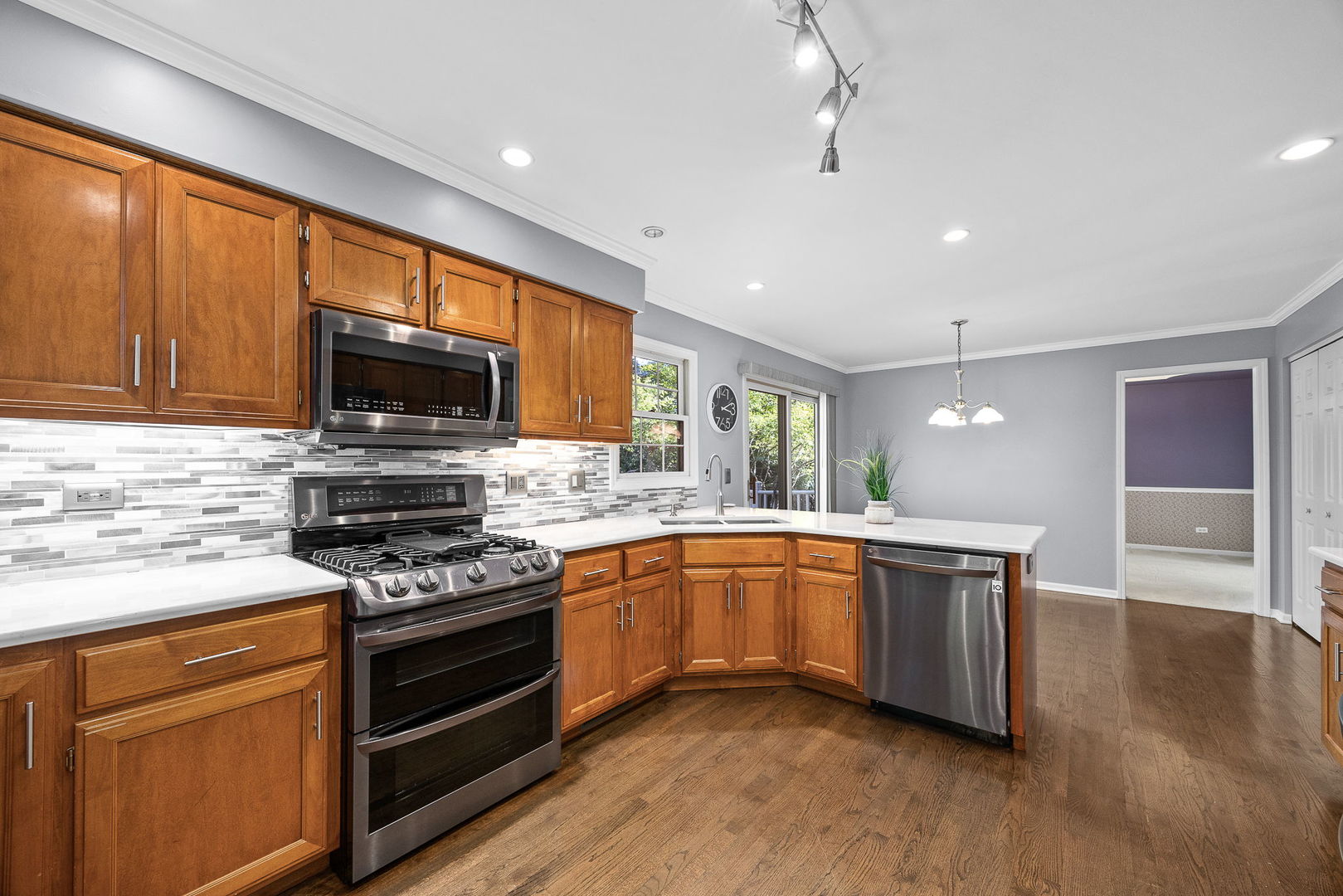 719 Pinecreek Drive, North Aurora, IL 60542