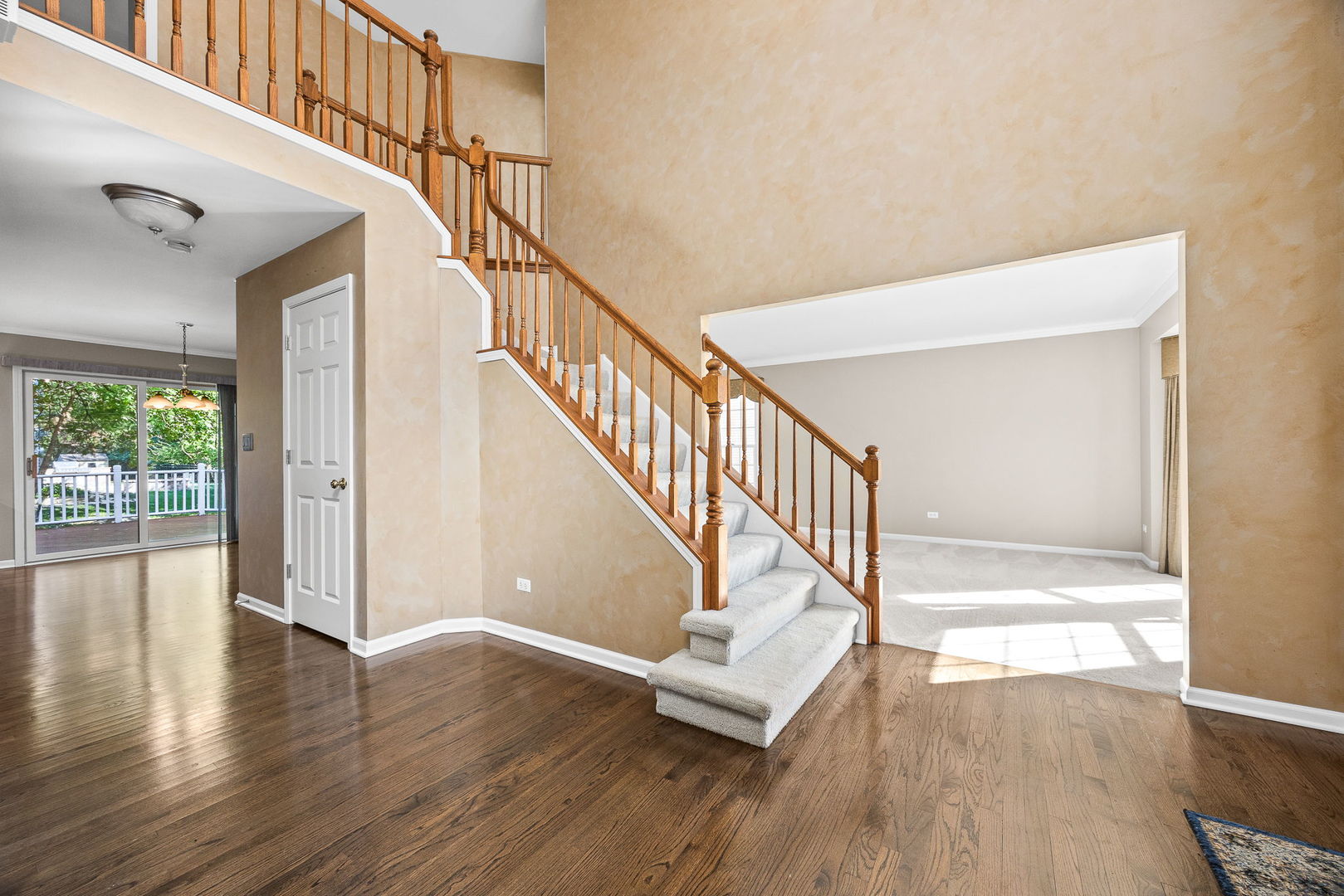 719 Pinecreek Drive, North Aurora, IL 60542