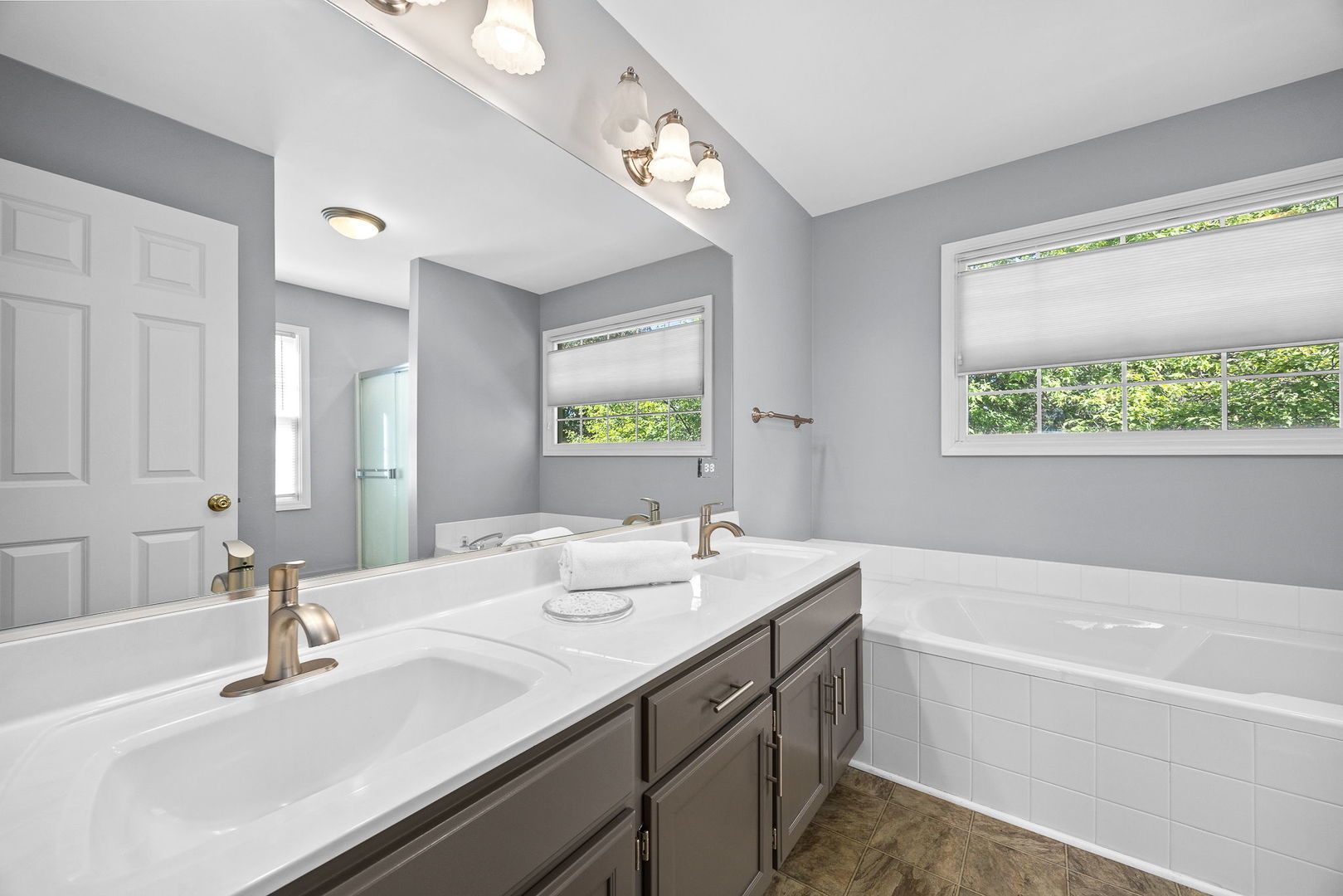 719 Pinecreek Drive, North Aurora, IL 60542