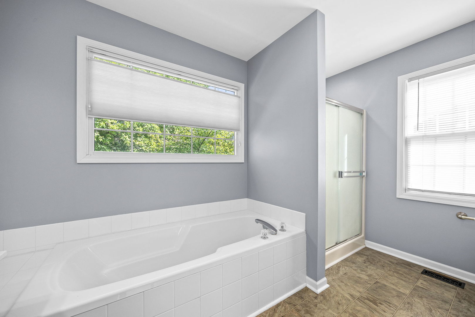 719 Pinecreek Drive, North Aurora, IL 60542