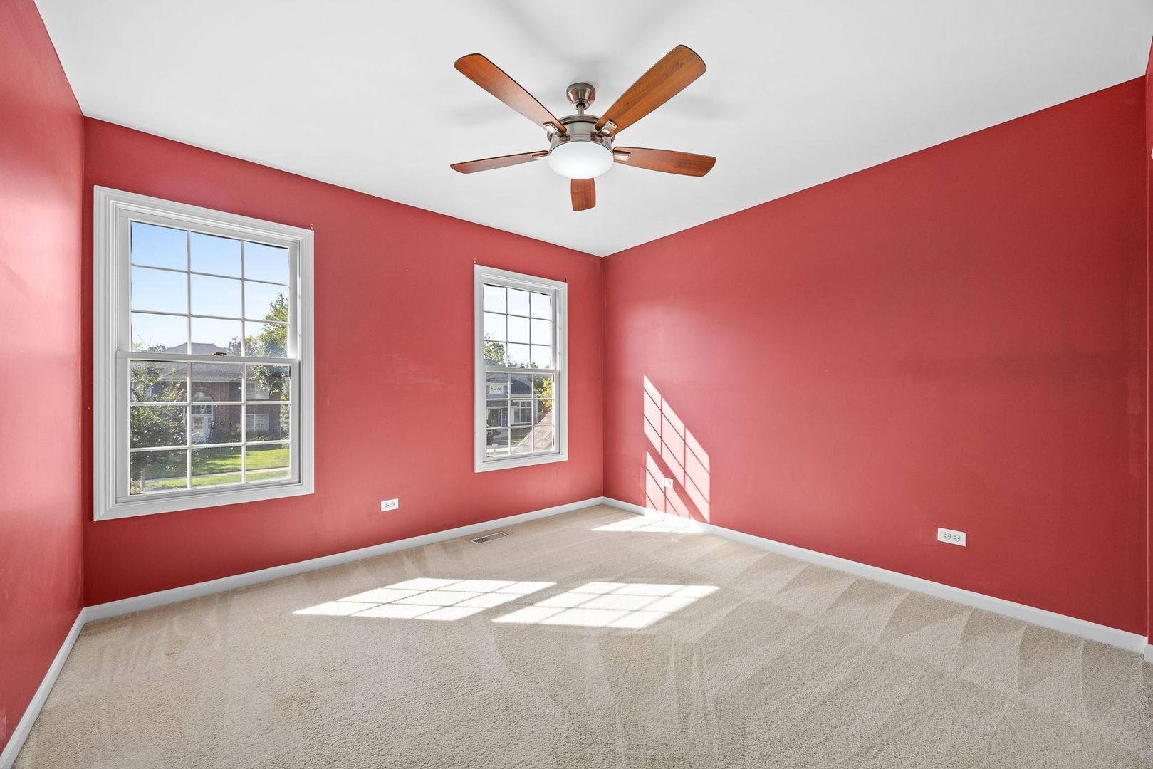 719 Pinecreek Drive, North Aurora, IL 60542