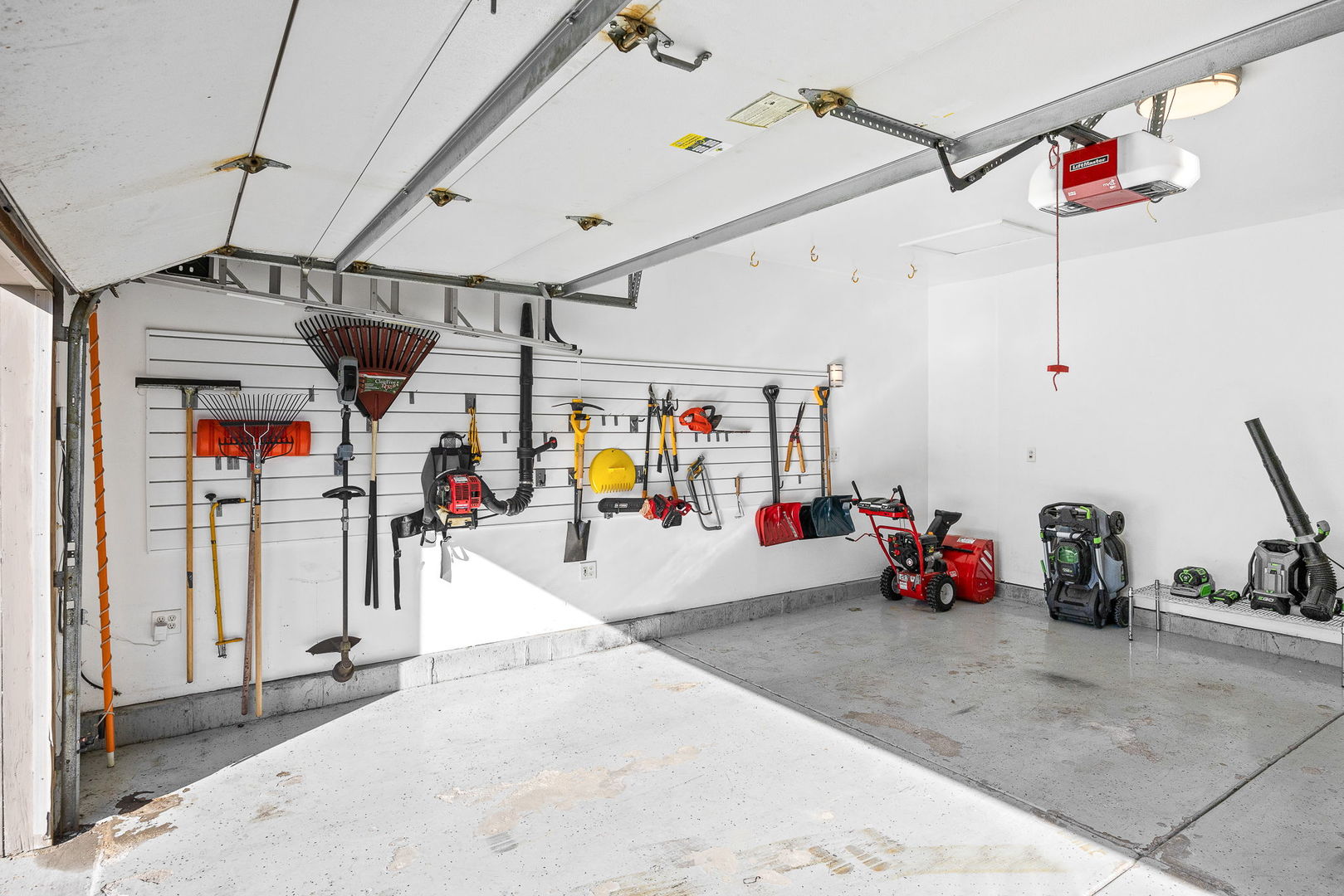 719 Pinecreek Drive, North Aurora, IL 60542