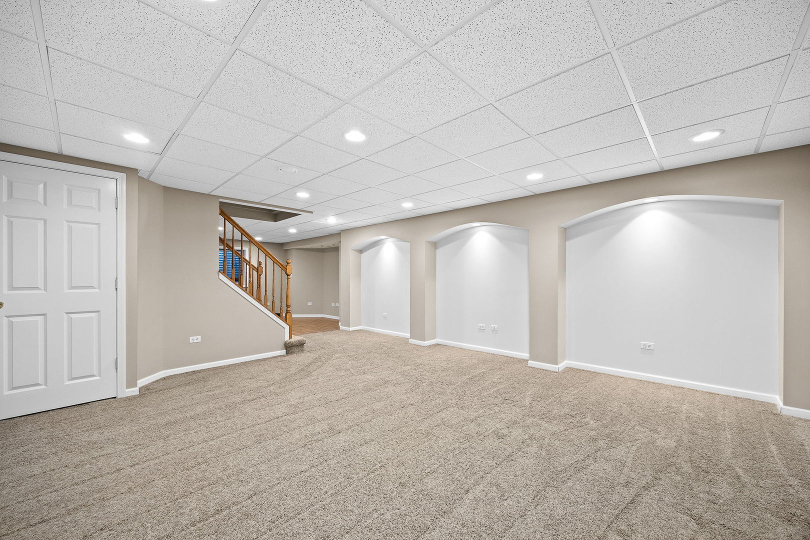 719 Pinecreek Drive, North Aurora, IL 60542