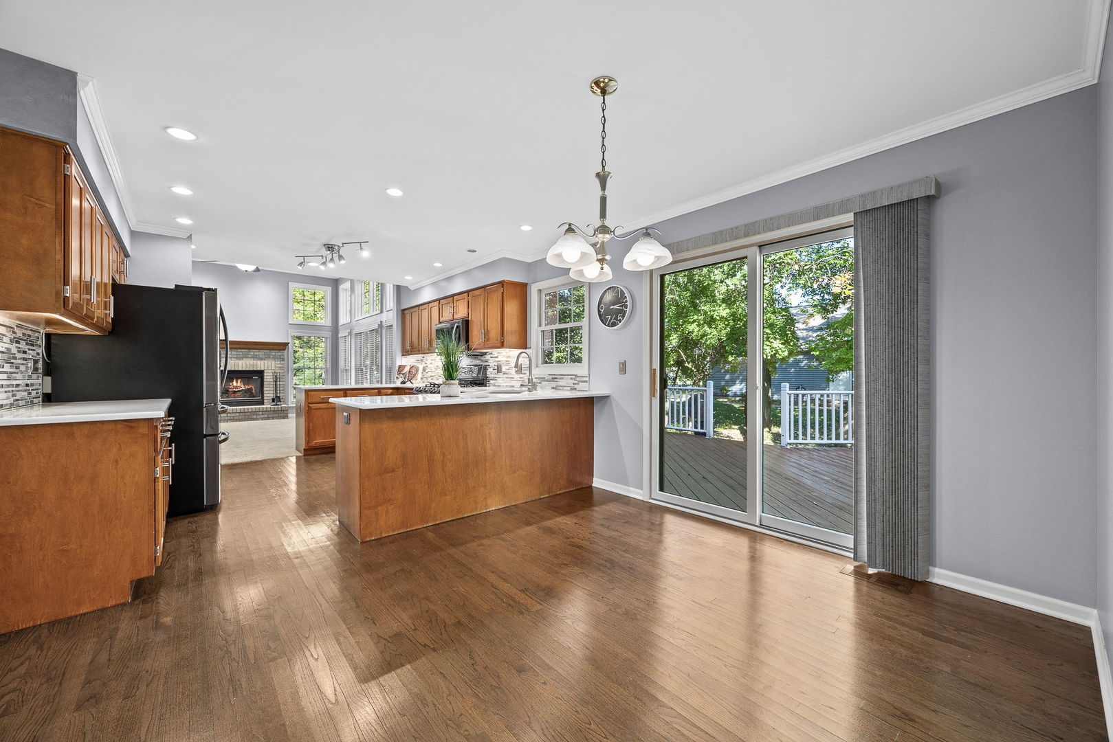 719 Pinecreek Drive, North Aurora, IL 60542